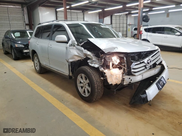 2011 Toyota Highlander with VIN 5TDZK3EH4BS028725, listed as a Copart auction lot 51069885 with 207,161 mi miles and Salvage Title. Bid and sale history available at carsss.com. Image 4.
