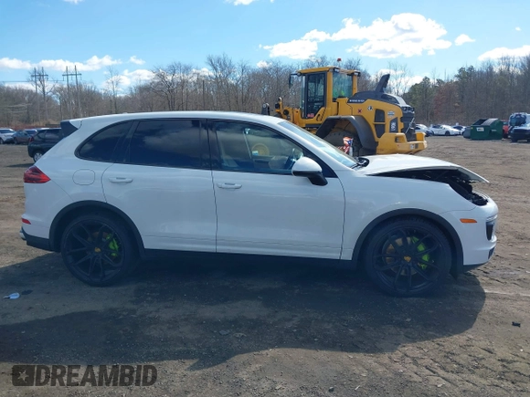 2016 Porsche Cayenne with VIN WP1AA2A26GLA02503, listed as a IAAI auction lot 41684700 with 90,495 mi miles. Bid and sale history available at carsss.com. Image 13.