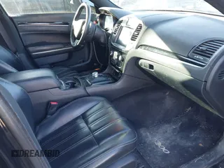 2017 Chrysler 300 S z VIN 2C3CCAGG1HH518935, wystawiony jako IAAI lot #41957362 z przebiegiem 102 454 mil mil oraz . Historia ofert i sprzedaży dostępna na DreamBid. Obrazek 5.