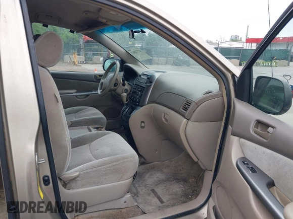 2008 Toyota Sienna CE z VIN 5TDZK23C88S141135, wystawiony jako IAAI lot #42272852 z przebiegiem 241 336 mil mil oraz . Historia ofert i sprzedaży dostępna na DreamBid. Obrazek 5.