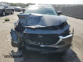 2023 Mazda CX-30 S Premium z VIN 3MVDMBDM9PM558451, wystawiony jako Copart lot #53997465 z przebiegiem 27 633 mil mil oraz Nie do naprawy • Non repairable. Historia ofert i sprzedaży dostępna na DreamBid. Obrazek 5.