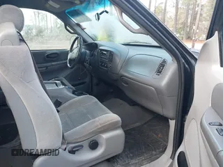 2001 Ford F-150 XL z VIN 1FTRX18W81NA40901, wystawiony jako IAAI lot #41182038 z przebiegiem Nie podano mil oraz . Historia ofert i sprzedaży dostępna na DreamBid. Obrazek 5.