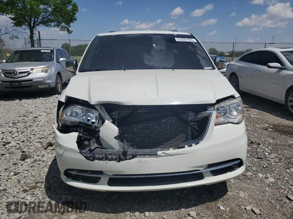 2011 Chrysler Town & Country Touring L z VIN 2A4RR8DG7BR783713, wystawiony jako Copart lot #57297455 z przebiegiem 148 455 mil mil oraz Szkoda całkowita • Salvage title. Historia ofert i sprzedaży dostępna na DreamBid. Obrazek 5.