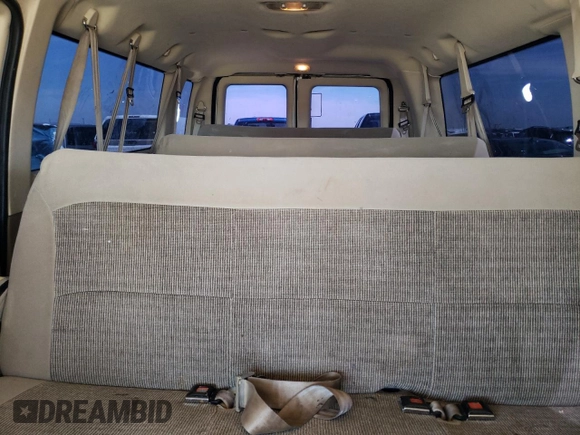 2005 Ford Econoline Passenger XL z VIN 1FBSS31L85HB18484, wystawiony jako Copart lot #54006495 z przebiegiem 109 177 mil mil oraz Szkoda całkowita • Salvage title. Historia ofert i sprzedaży dostępna na DreamBid. Obrazek 10.