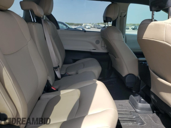 2021 Toyota Sienna XLE with VIN 5TDYRKEC1MS045992, listed as a Copart auction lot 52883385 with 47,847 mi miles and Clean Title. Bid and sale history available at DreamBid. Image 11.