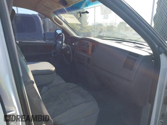 2006 Dodge 1500 SLT z VIN 1D7HA18N76S549283, wystawiony jako IAAI lot #41851331 z przebiegiem 139 047 mil mil oraz . Historia ofert i sprzedaży dostępna na DreamBid. Obrazek 5.