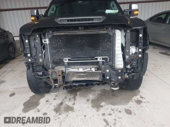 2017 GMC Sierra 2500HD Denali z VIN 1GT12UEY8HF222623, wystawiony jako IAAI lot #41985737 z przebiegiem 133 683 mil mil oraz . Historia ofert i sprzedaży dostępna na DreamBid. Obrazek 6.