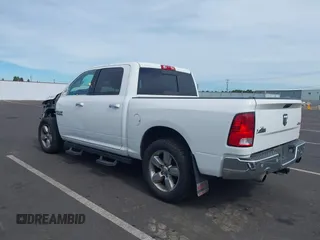2017 Ram 1500 Big Horn z VIN 3C6RR7LT6HG794884, wystawiony jako IAAI lot #40407022 z przebiegiem 102 970 mil mil oraz . Historia ofert i sprzedaży dostępna na DreamBid. Obrazek 3.