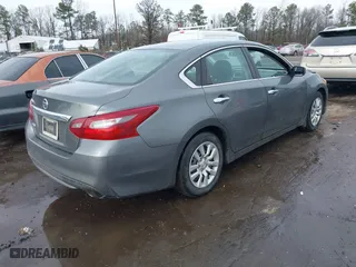 2018 Nissan Altima 2.5 SL with VIN 1N4AL3AP4JC108619, listed as a IAAI auction lot 41467308 with 117,689 mi miles. Bid and sale history available at carsss.com. Image 4.