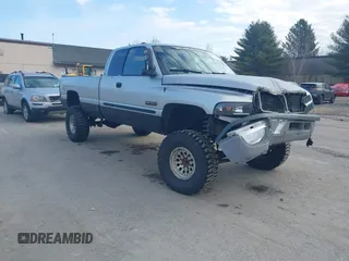 2001 Dodge 2500 with VIN 1B7KF23641J597636, listed as a IAAI auction lot 41843898 with 257,007 mi miles. Bid and sale history available at carsss.com. Image 1.
