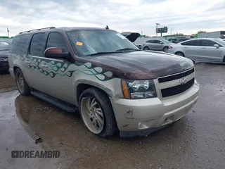 2011 Chevrolet Suburban LT z VIN 1GNSCJE03BR289587, wystawiony jako IAAI lot #42160401 z przebiegiem 204 005 mil mil oraz . Historia ofert i sprzedaży dostępna na DreamBid. Obrazek 1.