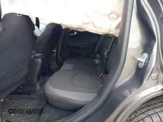 2017 Jeep Renegade Latitude с VIN ZACCJBBB5HPE59972, выставлен на аукционе IAAI как лот 40132369 с пробегом 121 679 миль миль и . История ставок и продаж доступна на DreamBid. Изображение 8.