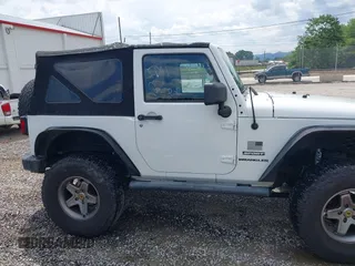 2012 Jeep Wrangler Sport z VIN 1C4AJWAG5CL171961, wystawiony jako IAAI lot #42590232 z przebiegiem 126 372 mil mil oraz . Historia ofert i sprzedaży dostępna na DreamBid. Obrazek 13.