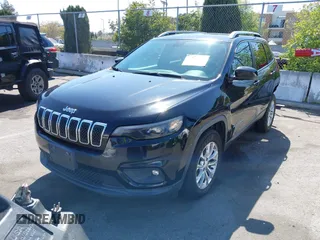 2019 Jeep Cherokee Latitude z VIN 1C4PJLCB6KD171468, wystawiony jako IAAI lot #41979097 z przebiegiem 101 991 mil mil oraz . Historia ofert i sprzedaży dostępna na DreamBid. Obrazek 2.