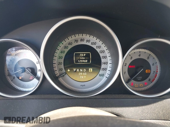2012 Mercedes-Benz C 250 z VIN WDDGJ4HB7CF785844, wystawiony jako IAAI lot #42750461 z przebiegiem 125 968 mil mil oraz . Historia ofert i sprzedaży dostępna na DreamBid. Obrazek 7.