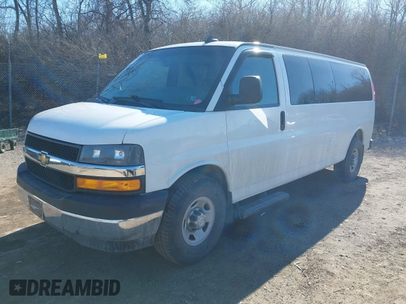 2018 Chevrolet Express Passenger LT z VIN 1GAZGPFGXJ1326392, wystawiony jako IAAI lot #41591765 z przebiegiem 350 366 mil mil oraz . Historia ofert i sprzedaży dostępna na DreamBid. Obrazek 2.