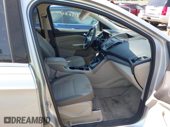 2013 Ford Escape SE z VIN 1FMCU0GX4DUA52665, wystawiony jako IAAI lot #42815684 z przebiegiem 248 336 mil mil oraz . Historia ofert i sprzedaży dostępna na DreamBid. Obrazek 5.