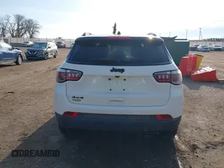 2019 Jeep Compass Altitude z VIN 3C4NJDBB0KT629952, wystawiony jako IAAI lot #41913931 z przebiegiem 78 054 mil mil oraz . Historia ofert i sprzedaży dostępna na DreamBid. Obrazek 17.