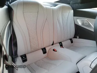 2020 BMW M8 z VIN WBSAE0C02LCD25474, wystawiony jako Copart lot #79533434 z przebiegiem Nie podano mil oraz Szkoda całkowita • Salvage title. Historia ofert i sprzedaży dostępna na DreamBid. Obrazek 11.