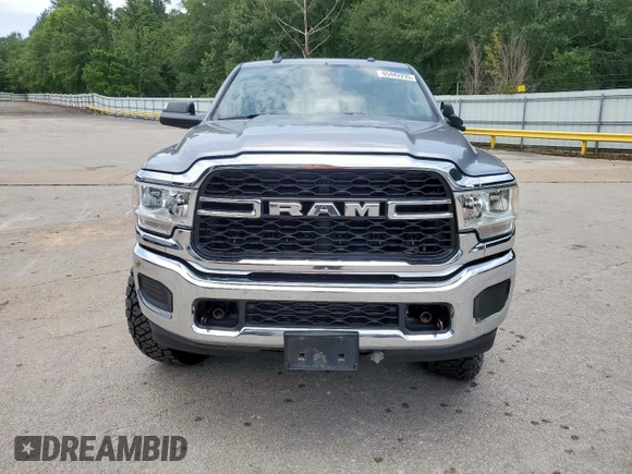 2020 Ram 2500 Tradesman z VIN 3C6UR5CL9LG252802, wystawiony jako Copart lot #65442235 z przebiegiem 316 911 mil mil oraz Czysty tytuł • Clean title. Historia ofert i sprzedaży dostępna na DreamBid. Obrazek 5.