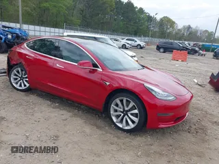 2019 Tesla Model 3 Mid Range z VIN 5YJ3E1EA7KF445040, wystawiony jako IAAI lot #41954956 z przebiegiem 68 004 mil mil oraz . Historia ofert i sprzedaży dostępna na DreamBid. Obrazek 1.