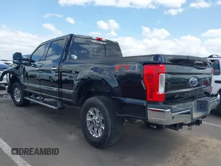 2019 Ford F-250 XL z VIN 1FT7W2BT8KEE12706, wystawiony jako IAAI lot #41906683 z przebiegiem 121 758 mil mil oraz . Historia ofert i sprzedaży dostępna na DreamBid. Obrazek 3.