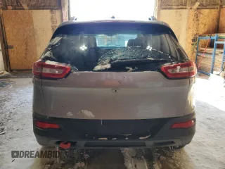 2018 Jeep Cherokee Trailhawk z VIN 1C4PJMBX7JD525385, wystawiony jako Copart lot #46084225 z przebiegiem 75 259 mil mil oraz Szkoda całkowita • Salvage title. Historia ofert i sprzedaży dostępna na DreamBid. Obrazek 6.