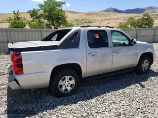 2007 Chevrolet Avalanche LT w/1LT with VIN 3GNEK12347G100855, listed as a Copart auction lot 64149924 with 203,929 mi miles and Salvage Title. Bid and sale history available at carsss.com. Image 3.