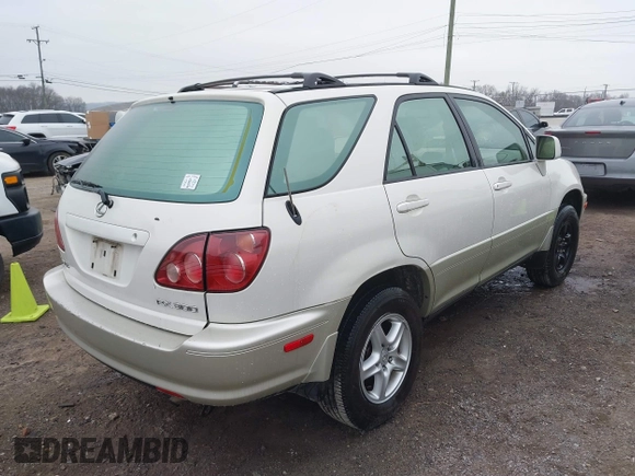 2000 Lexus RX with VIN JT6GF10U8Y0057605, listed as a IAAI auction lot 41519027 with 332,955 mi miles and . Bid and sale history available at carsss.com. Image 4.