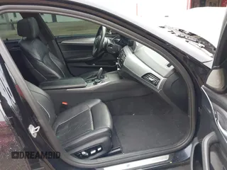 2018 BMW 5 Series M550i xDrive с VIN WBAJB9C53JB286746, выставлен на аукционе IAAI как лот 42303002 с пробегом 81 039 миль миль и . История ставок и продаж доступна на DreamBid. Изображение 5.