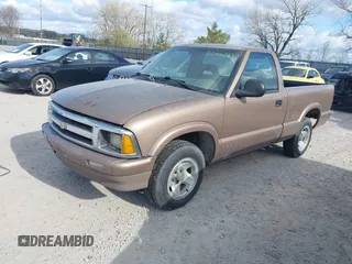 1996 Chevrolet S-10 with VIN 1GCCS1441T8106537, listed as a IAAI auction lot 42047330 with 150,000 mi miles and . Bid and sale history available at DreamBid. Image 2.