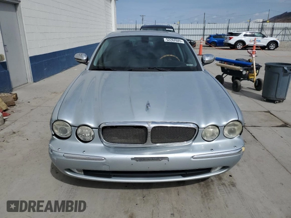 2007 Jaguar XJ 8 with VIN SAJWA71B97SH17810, listed as a Copart auction lot 52262685 with 152,281 mi miles and Clean Title. Bid and sale history available at DreamBid. Image 5.