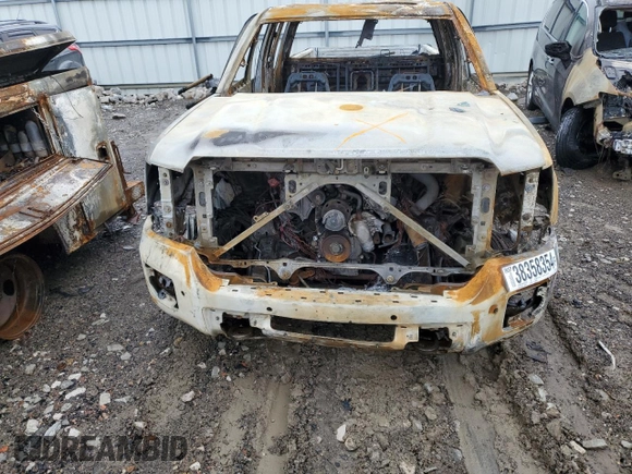 2015 GMC Sierra 3500HD Denali z VIN 1GT424E86FF592155, wystawiony jako Copart lot #38358354 z przebiegiem Nie podano mil oraz Nie do naprawy • Non repairable. Historia ofert i sprzedaży dostępna na DreamBid. Obrazek 5.