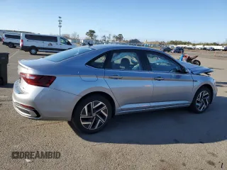 2024 Volkswagen Jetta SEL z VIN 3VWGM7BU9RM015373, wystawiony jako Copart lot #50797665 z przebiegiem 11 917 mil mil oraz Szkoda całkowita • Salvage title. Historia ofert i sprzedaży dostępna na DreamBid. Obrazek 3.