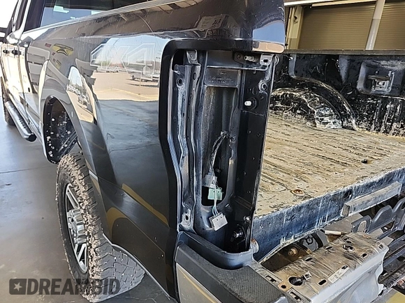 2019 Ford F-250 XL with VIN 1FT7W2BT0KED41596, listed as a IAAI auction lot 42727923 with 246,034 mi miles and . Bid and sale history available at DreamBid. Image 3.