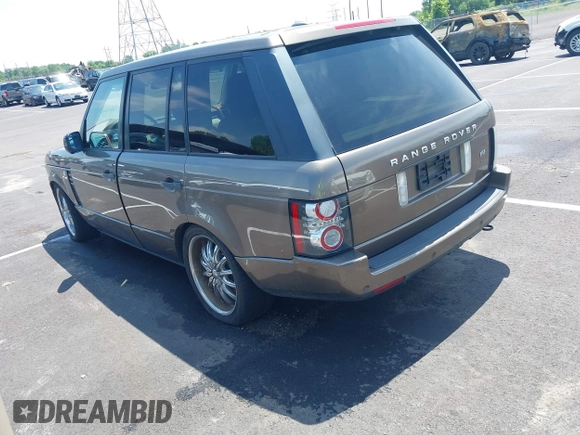 2011 Land Rover Range Rover HSE z VIN SALME1D40BA352135, wystawiony jako IAAI lot #42544691 z przebiegiem 225 638 mil mil oraz . Historia ofert i sprzedaży dostępna na DreamBid. Obrazek 3.