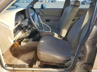 1986 Ford Escort z VIN 1FABP3495GW365298, wystawiony jako Copart lot #72817134 z przebiegiem 65 177 mil mil oraz Tytuł czysty. Historia ofert i sprzedaży dostępna na DreamBid. Obrazek 7.
