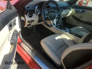 2013 Mercedes-Benz SLK 250 z VIN WDDPK4HA6DF051329, wystawiony jako Copart lot #54751565 z przebiegiem 58 224 mil mil oraz Szkody całkowita. Historia ofert i sprzedaży dostępna na DreamBid. Obrazek 8.