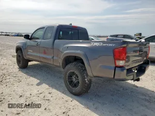 2017 Toyota Tacoma SR5 z VIN 5TFRZ5CNXHX025315, wystawiony jako Copart lot #57901395 z przebiegiem 158 197 mil mil oraz Szkoda całkowita • Salvage title. Historia ofert i sprzedaży dostępna na DreamBid. Obrazek 2.