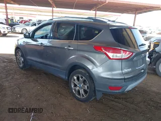 2014 Ford Escape SE z VIN 1FMCU9GX1EUA28135, wystawiony jako IAAI lot #42617623 z przebiegiem 144 824 mil mil oraz . Historia ofert i sprzedaży dostępna na DreamBid. Obrazek 3.