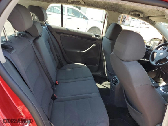 2008 Volkswagen Rabbit S with VIN WVWDA71K08W264738, listed as a Copart auction lot 68353304 with 301,739 mi miles and Non Repairable. Bid and sale history available at carsss.com. Image 10.