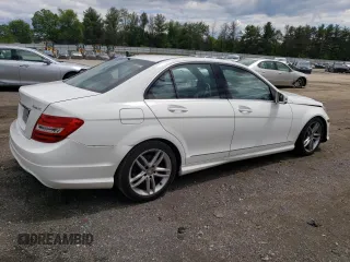 2013 Mercedes-Benz C 300 Sport z VIN WDDGF8ABXDR246301, wystawiony jako Copart lot #57881835 z przebiegiem 101 856 mil mil oraz Szkoda całkowita • Salvage title. Historia ofert i sprzedaży dostępna na DreamBid. Obrazek 3.