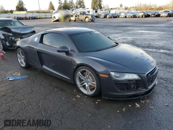 2010 Audi R8 z VIN WUAAUAFG0AN000963, wystawiony jako Copart lot #84955394 z przebiegiem 96 738 mil mil oraz Szkody całkowita. Historia ofert i sprzedaży dostępna na DreamBid. Obrazek 4.