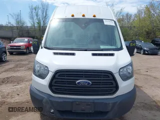 2017 Ford Transit z VIN 1FTBF4XM0HKA58004, wystawiony jako IAAI lot #39278218 z przebiegiem 174 620 mil mil oraz . Historia ofert i sprzedaży dostępna na DreamBid. Obrazek 12.