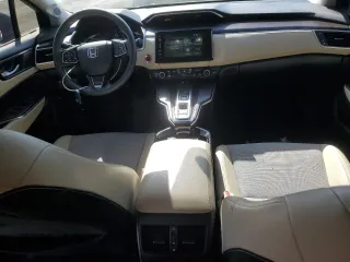 2018 Honda Clarity z VIN JHMZC5F18JC016134, wystawiony jako Copart lot #52578025 z przebiegiem 133 421 mil mil oraz Szkoda całkowita • Salvage title. Historia ofert i sprzedaży dostępna na DreamBid. Obrazek 8.