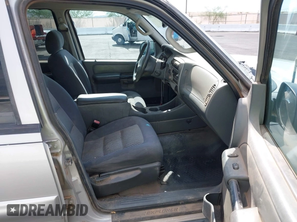 2004 Ford Explorer Sport Trac XLS z VIN 1FMZU77K64UB93602, wystawiony jako IAAI lot #42737380 z przebiegiem 224 488 mil mil oraz . Historia ofert i sprzedaży dostępna na DreamBid. Obrazek 5.