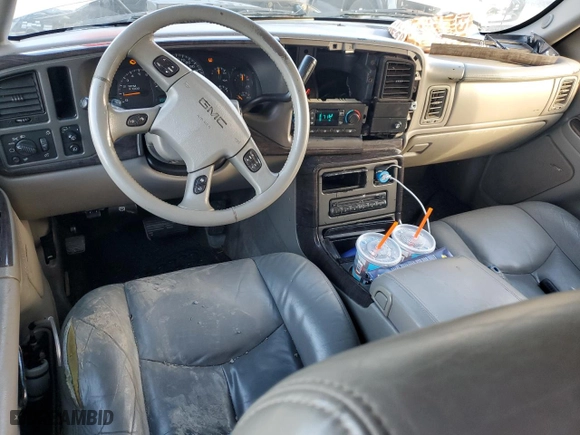2004 GMC Yukon Denali with VIN 1GKEK63UX4J210336, listed as a Copart auction lot 47892615 with 375,952 mi miles and Salvage Title. Bid and sale history available at carsss.com. Image 8.