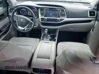 2019 Toyota Highlander LE z VIN 5TDZZRFH0KS361419, wystawiony jako Copart lot #58842235 z przebiegiem 98 295 mil mil oraz Szkoda całkowita • Salvage title. Historia ofert i sprzedaży dostępna na DreamBid. Obrazek 8.