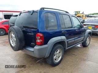 2005 Jeep Liberty Sport with VIN 1J4GK48K05W500812, listed as a IAAI auction lot 41832180 with 138,254 mi miles. Bid and sale history available at carsss.com. Image 4.