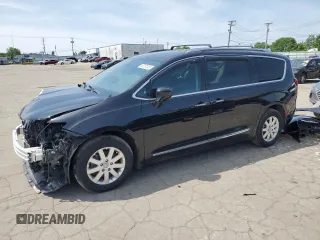 2017 Chrysler Pacifica Touring L Plus z VIN 2C4RC1EG7HR519123, wystawiony jako Copart lot #60761255 z przebiegiem 156 723 mil mil oraz Czysty tytuł • Clean title. Historia ofert i sprzedaży dostępna na DreamBid. Obrazek 1.